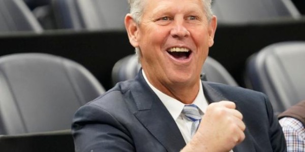 b体育app-拆家教科书！米切尔+戈贝尔换回9球员7首轮3互换