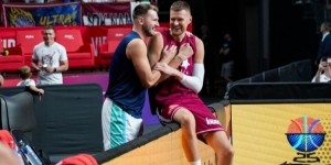 老队友重逢！热身赛前东契奇与老队友波尔津吉斯攀谈