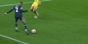 b体育下载-【欧冠】梅西双响超贝利 姆巴佩2射1传 巴黎4比1胜