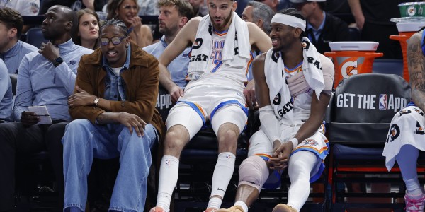 b体育-若雷霆战胜快船或马刺不敌开拓者 前者将锁定西部第一