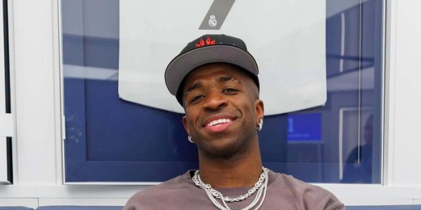 b体育官网-维修斯ins发文引皇马球迷关注|足球|皇家马德里_新浪体育_新浪新闻