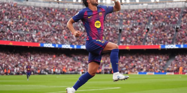 b体育下载-TA：“鲨鱼”费兰回归；他和莱万本赛季都认为身体状态下滑