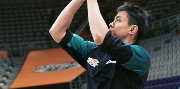 b体育app-备战青岛！赵继伟开启合练但缺席今晚比赛，杨鸣展望对手给足认可