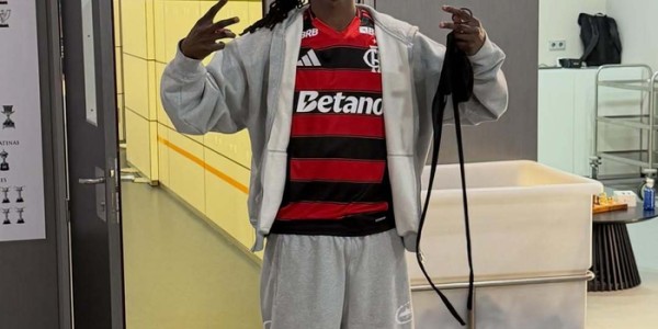 b体育官网-维修斯ins发文引皇马球迷关注|足球|皇家马德里_新浪体育_新浪新闻